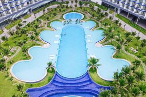Hình hồ bơi Resort The Empyrean Cam Ranh