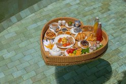 Thư giãn với các món tại Ana Pool bar Ana Mandara Cam Ranh