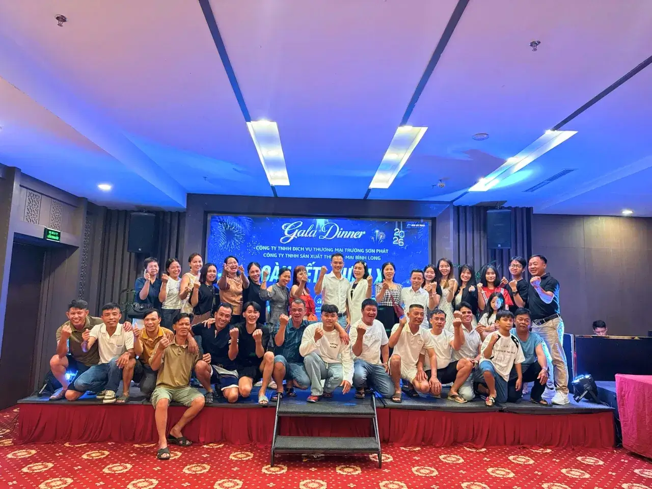 Đoàn du khách tận hưởng đêm Gala Dinner sang trọng và ấn tượng tại khách sạn ở Nha Trang